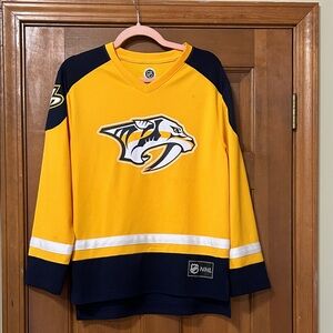 Filip Forsberg # 9 Nashville Predators Jersey -youth XL(16-18)